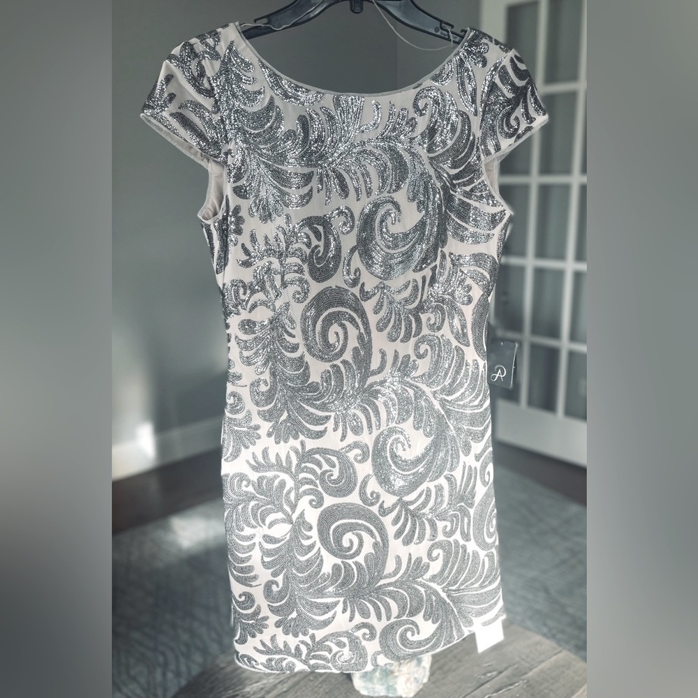 Adrianna Papell Silver sequins dress. NWT. Size 8